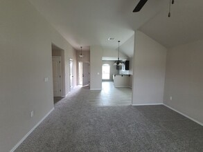 1008 Hickory Creek Dr in Yukon, OK - Building Photo - Building Photo