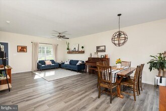 321 Whispering Echos Dr in Kearneysville, WV - Building Photo - Building Photo