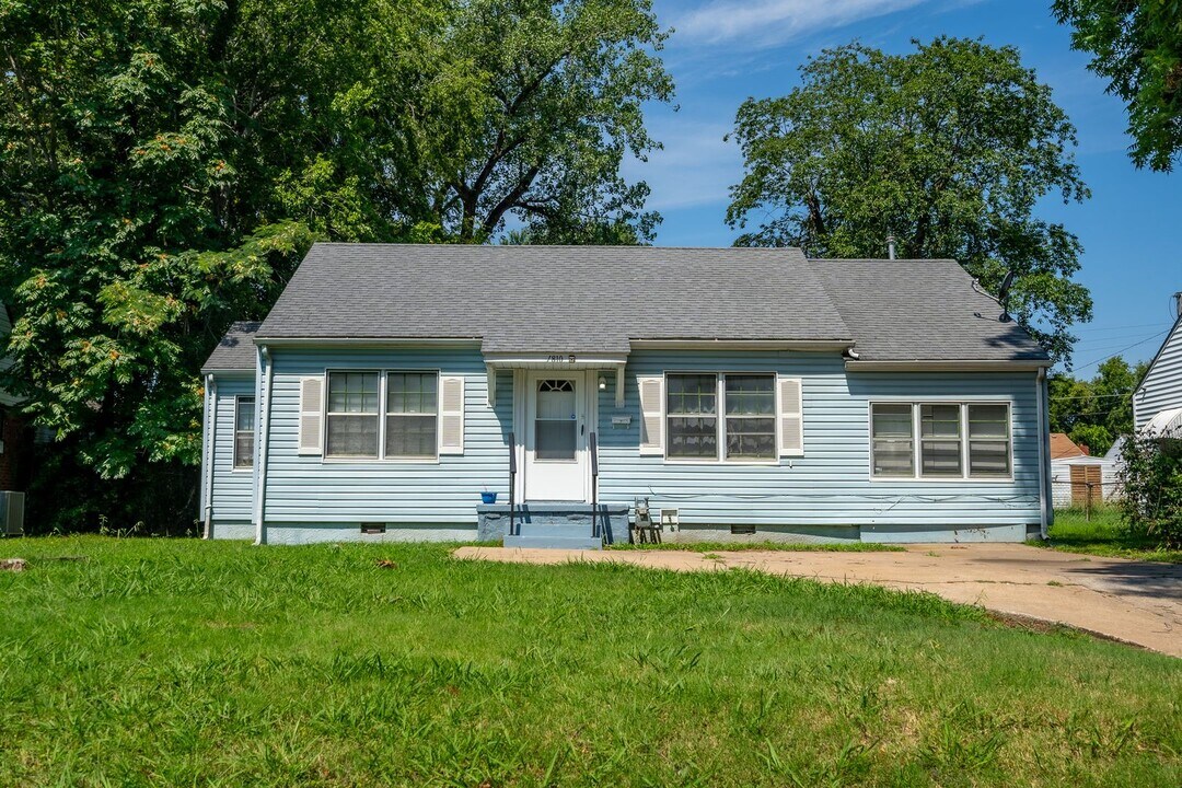 1810 N Main St in Tulsa, OK - Building Photo