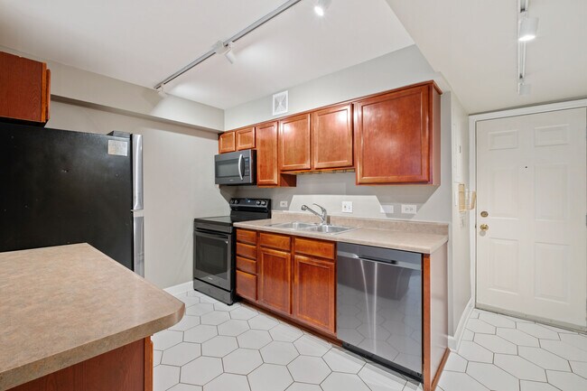 5854 N Kenmore Ave, Unit 2B in Chicago, IL - Building Photo - Building Photo