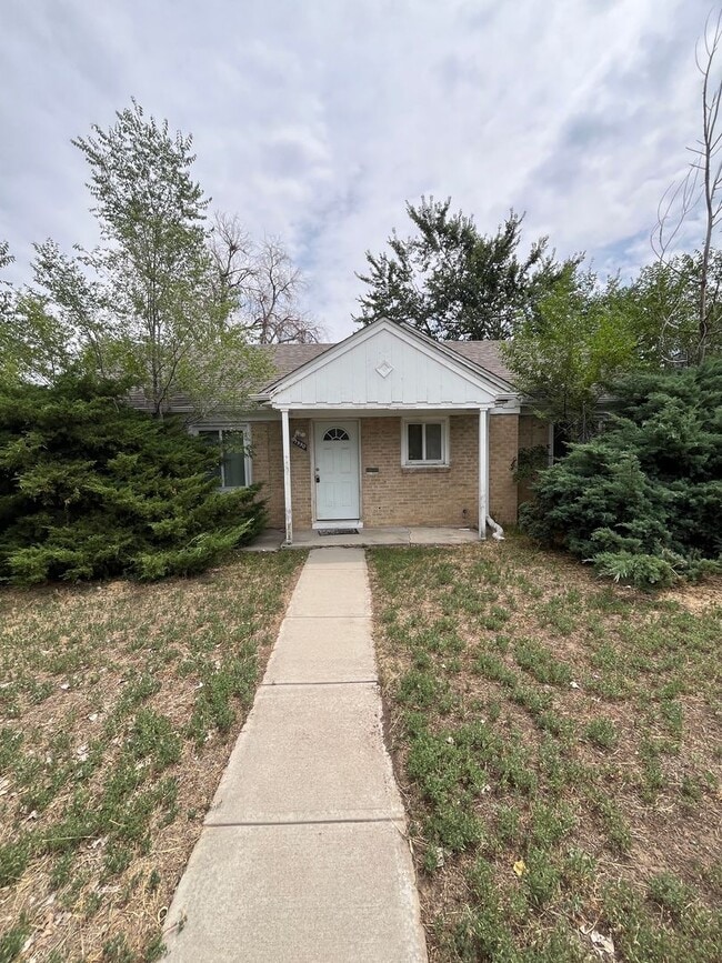 property at 1990 Roslyn St