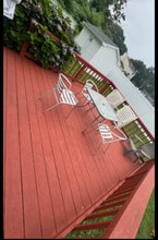 9 Collingswood Dr in Shirley, NY - Foto de edificio - Building Photo