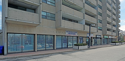 Bay Tower Condos in Toronto, ON - Building Photo - Building Photo