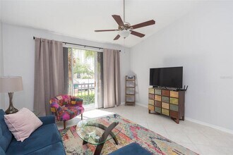 821 Normandy Trace Rd in Tampa, FL - Building Photo - Building Photo