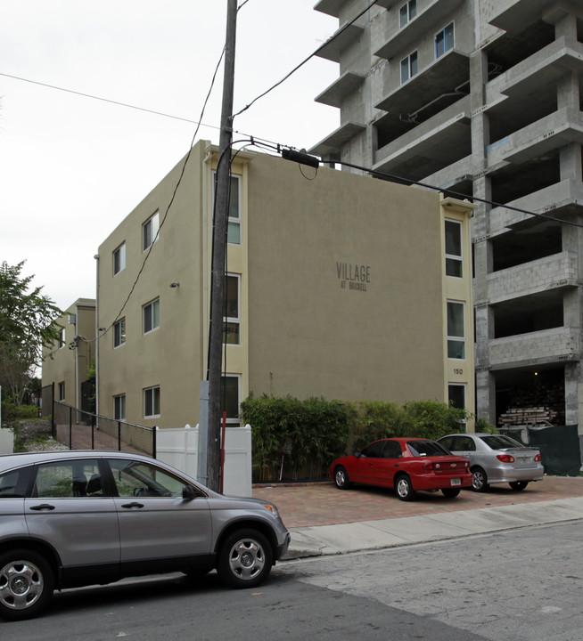 160 SW 10th St in Miami, FL - Foto de edificio