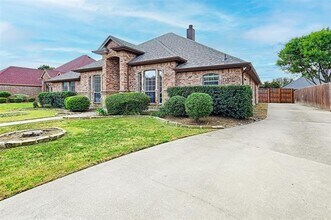 752 Trails End Cir in Hurst, TX - Building Photo - Building Photo
