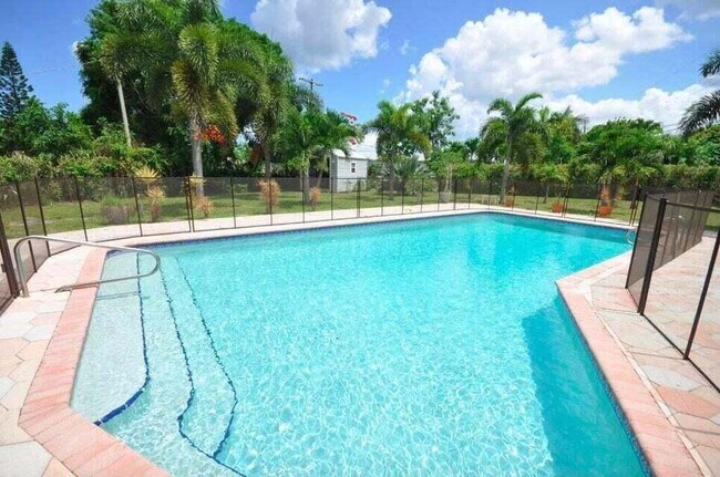 272 NW 45th St in Boca Raton, FL - Building Photo - Building Photo