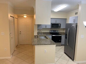6533 Emerald Dunes Dr-Unit -304 in West Palm Beach, FL - Building Photo - Building Photo