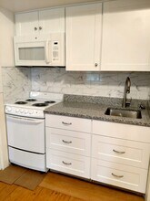 143 Pleasant St, Unit 1-J in Woburn, MA - Foto de edificio - Building Photo