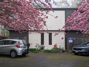 1190-1196 SE Haig St-Unit -1-4 in Portland, OR - Building Photo - Building Photo