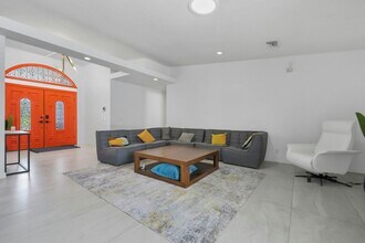1045 E Deepak Rd in Palm Springs, CA - Building Photo - Building Photo