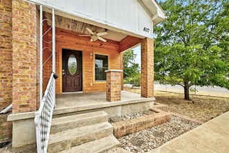 807 Main St in Liberty Hill, TX - Building Photo - Building Photo