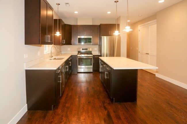2639 W Potomac Ave, Unit M00H in Chicago, IL - Foto de edificio - Building Photo