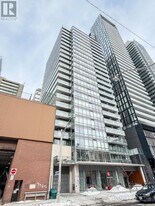 22 Wellesley St E in Toronto, ON - Building Photo