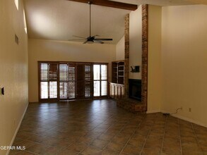 246 Casas Bella Ln in Santa Teresa, NM - Foto de edificio - Building Photo