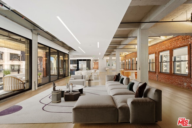 808 S Broadway in Los Angeles, CA - Building Photo - Building Photo