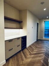 3340 Lakeshore Rd in Kelowna, BC - Building Photo - Building Photo