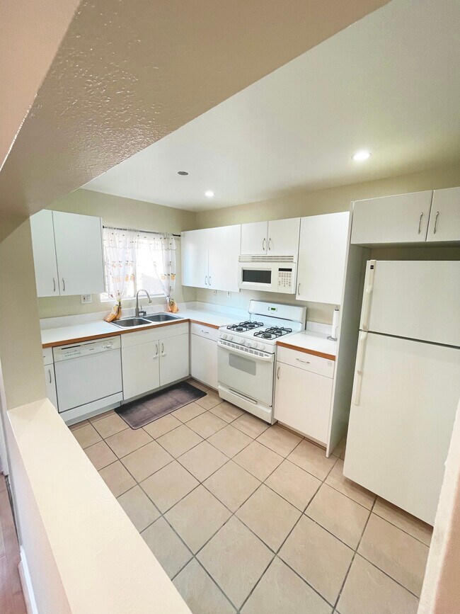 18350 Hatteras St Rentals in Tarzana, CA