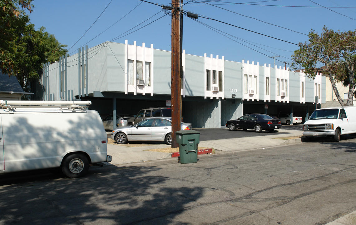 1319 Stanley Ave in Glendale, CA - Building Photo