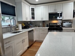 77 Martin St in Bloomfield, NJ - Building Photo - Building Photo