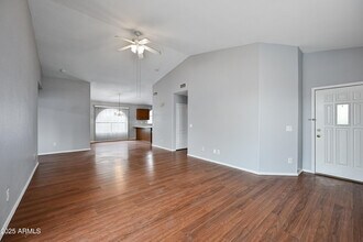 597 E Devon Dr in Gilbert, AZ - Building Photo - Building Photo