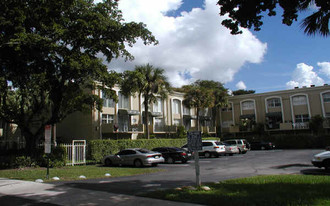 Venetian Gardens at Country Club of Miami Apartments