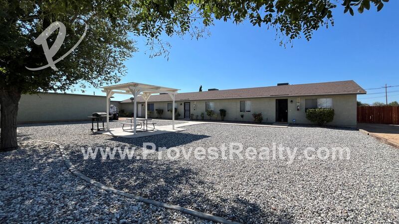 13136 Navajo Rd in Apple Valley, CA - Building Photo