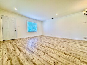 15110 Woodard Rd in San Jose, CA - Foto de edificio - Building Photo