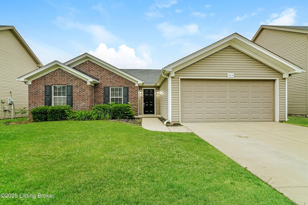 9216 River Trail Dr in Louisville, KY - Building Photo