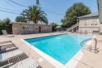 Sunset Village Apartments in West Sacramento, CA - Building Photo - Building Photo