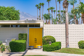 322 Desert Lakes Dr in Palm Springs, CA - Foto de edificio - Building Photo