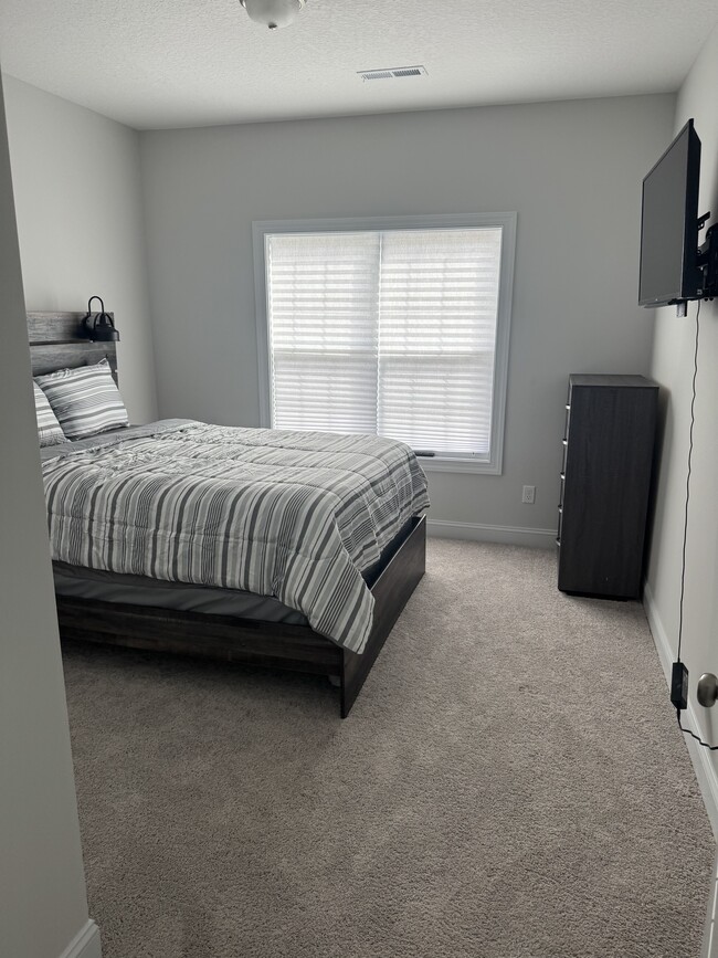 property at 1876 Olde Towne Pointe Blvd
