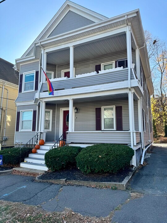 27 Dunlap St, Unit 3 in Salem, MA - Foto de edificio