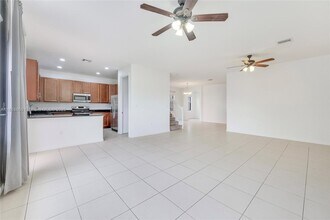 704 NE 193rd St in Miami, FL - Building Photo - Building Photo