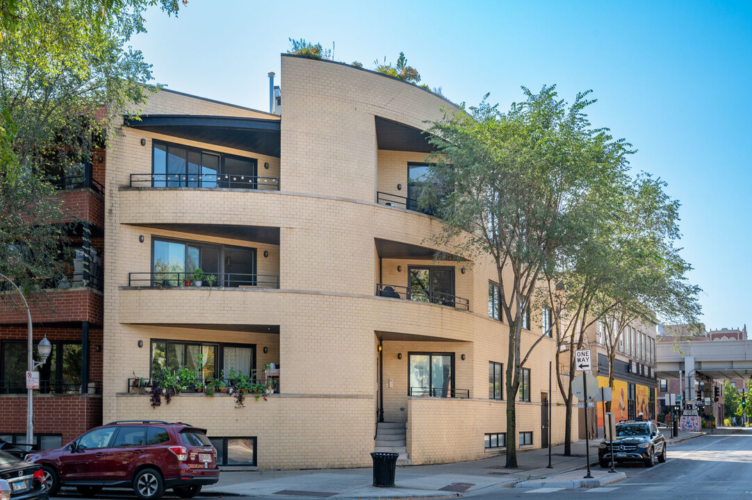 4662 N Winthrop Ave, Unit 3N in Chicago, IL - Building Photo