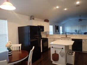 9801 Willowick Ave in Fort Worth, TX - Foto de edificio - Building Photo