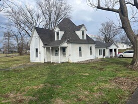 200 Elizabeth St in Hallsville, MO - Building Photo