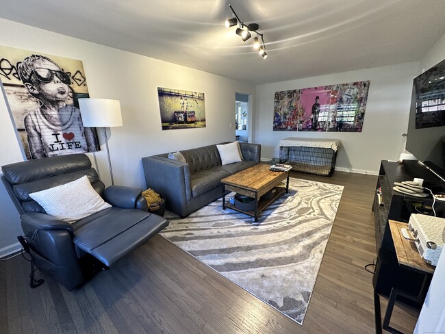 16 Revere Dr in Stamford, CT - Building Photo - Building Photo