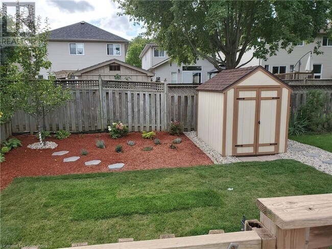 603 Mountain Maple Ave in Waterloo, ON - Building Photo - Building Photo