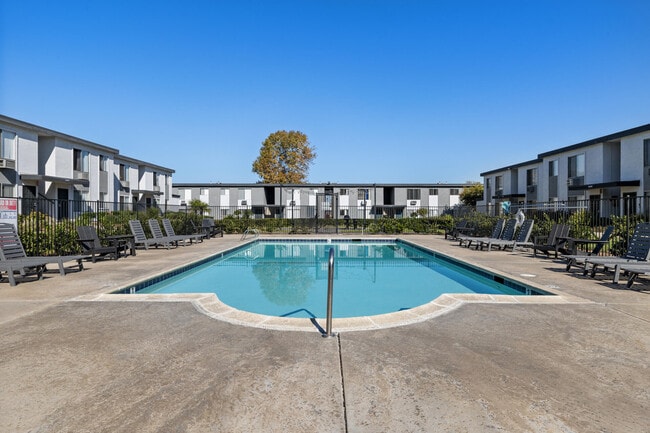 Horizon in El Cajon, CA - Foto de edificio - Building Photo