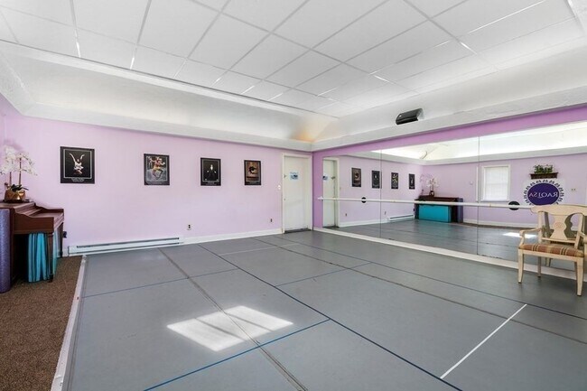 486 Washington St in Norwood, MA - Building Photo - Interior Photo