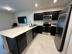 389 NW 10th St in Florida City, FL - Building Photo - Building Photo
