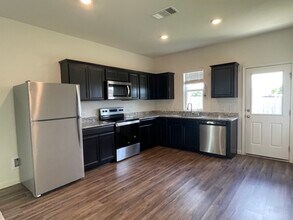 532 Peony Ct in Jarrell, TX - Building Photo - Building Photo