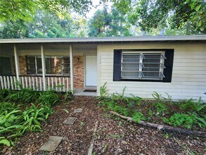 1339 NW 25th Terrace in Gainesville, FL - Foto de edificio - Building Photo