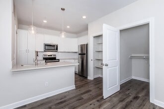 Stonehaven Overland Park in Overland Park, KS - Building Photo - Building Photo
