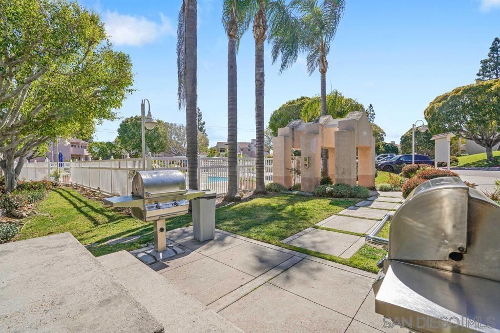 7243 Camino Degrazia in San Diego, CA - Building Photo