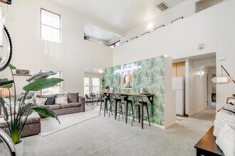 Arlington Farm Apartments in Davis, CA - Foto de edificio - Building Photo