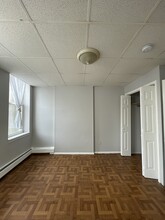 14 Sherman Ave, Unit 4 Second floor in Jersey City, NJ - Building Photo - Building Photo