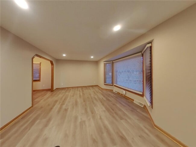 956 Meadow Ave in Shoreview, MN - Building Photo - Building Photo