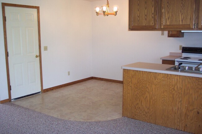 1127 Mark Ave in Tomah, WI - Building Photo - Building Photo